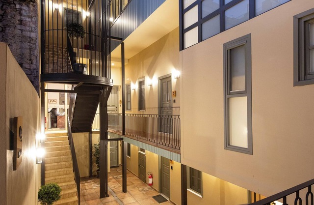 Living Yard Acropolis