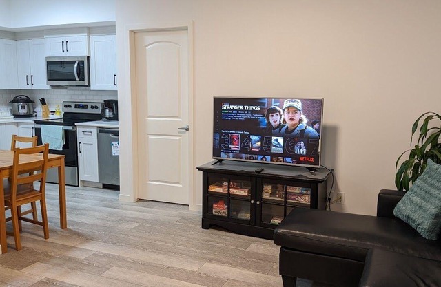 Livingston Howse Haven - Simple & Cozy Private Basement Suite with Free Parking