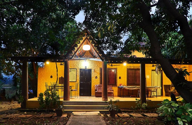 LivingStone, 3BHK River-side Farm Stay, Karjat