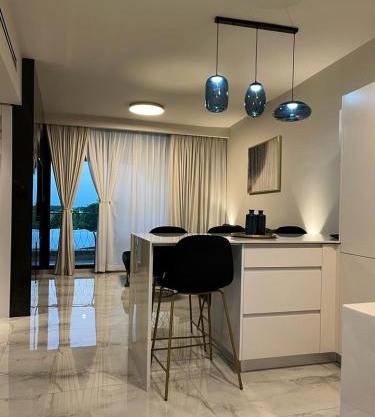 Liz suite