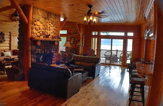 Lk George lake view luxury log cabin. Ski Gore!