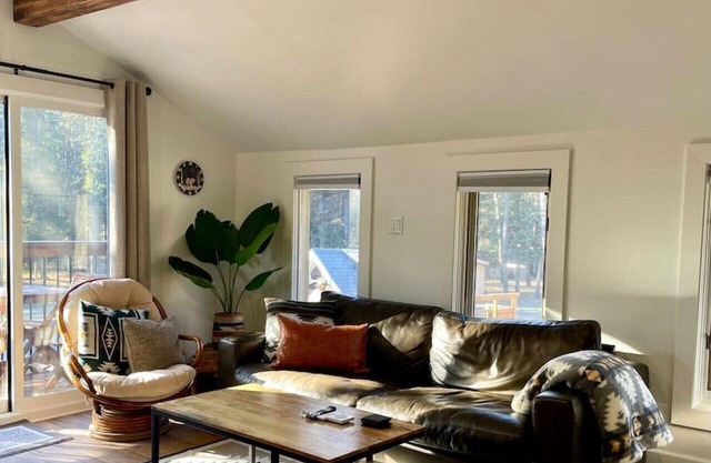 Llama Lookout Suite at Basecamp Ranch, Bragg Creek
