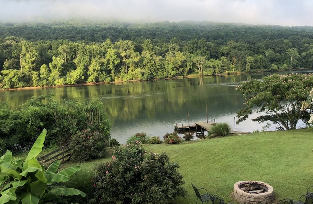 Disfruta de la vida en el río a solo minutos del emocionante centro de Chattanooga, TN.