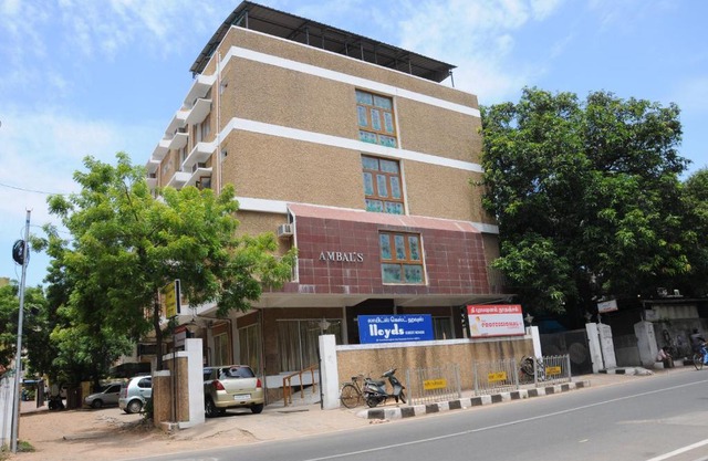 Lloyds Serviced Apartments, Near Music Academy
