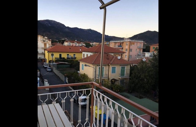 Condominio LOANO CON VISTA Valeria a 700 metros del mar, estacionamiento reservado