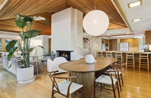 Sleek and clean 3-bedroom, 2- bathroom home on beautiful North Pipe Lake