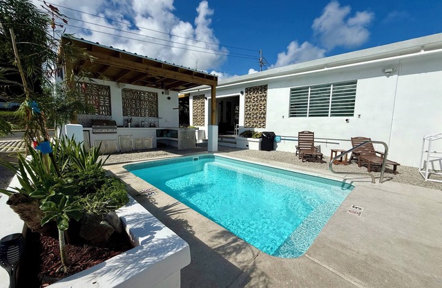 Located close to Isabel Segunda Vieques, close to downtown 4 bedrooms w/pool.