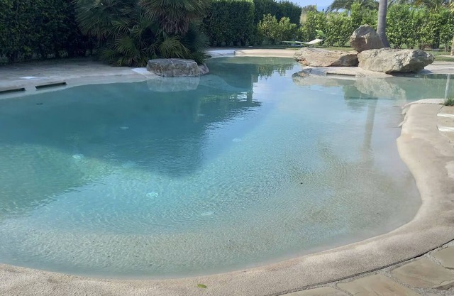 Located in a quiet and pleasant setting a stone's throw from the sea