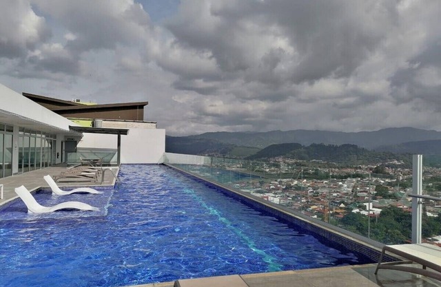 Ubicado en una de las mejores zonas del este, un lugar tranquilo y seguro.