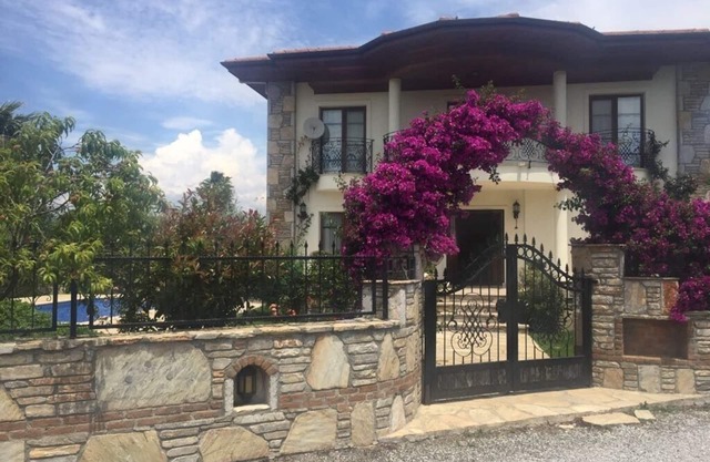 Ubicado en una zona tranquila, cerca del centro de la ciudad de Dalyan.