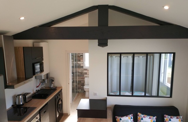 Location close to the ocean and all amenities