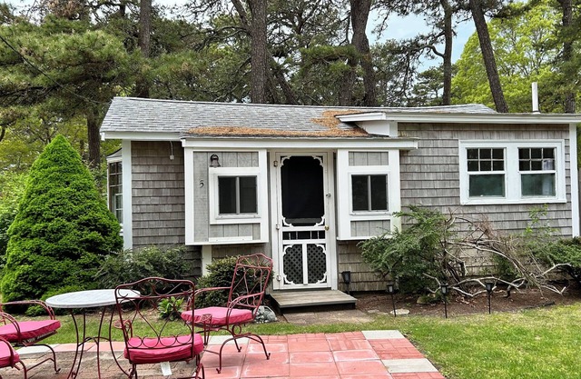 5-Enclavado en los pinos en el corazón de Cape Cod