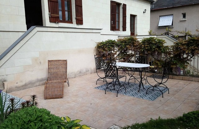 Location center of MONTSOREAU 49730.rue jehanne d'arc.