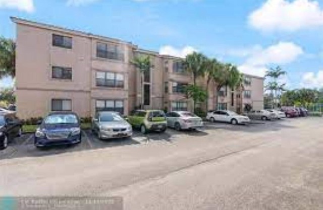 *LOCATION* Centrally located 1/1 condo near South Florida's popular attractions