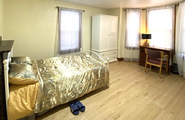Location close to Boston downtown, MIT and Boston's famous tourist attractions