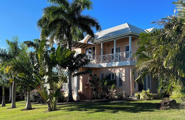 Location, Location, Location Pinney’s Beach Nevis. 2 Bdrs, 2 1/2 Ba. w laundry!