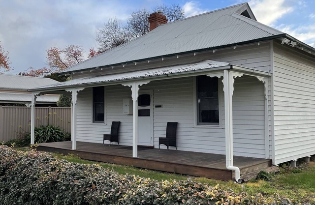 Location Location - 5 minutes walk to shops, restaurants and cafes.