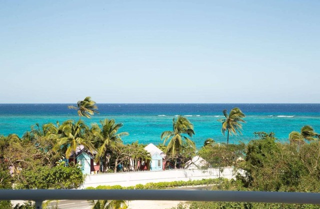 Location , Location, Best location !!! OCEAN view