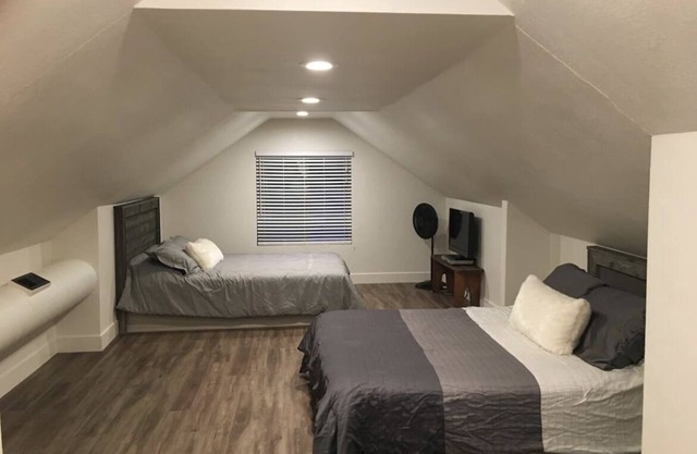 Location! Location! Charming home, walking distance to downtown, across from NAU