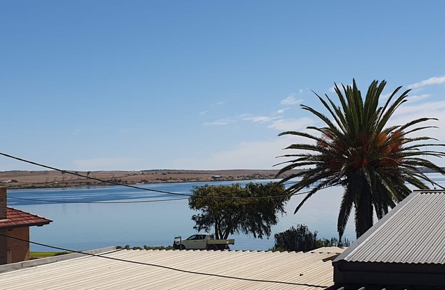 Location, Location, Location - Bayview Holiday House