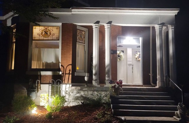 Location, location, location! Large 1 bed/quite/clean/secure.
