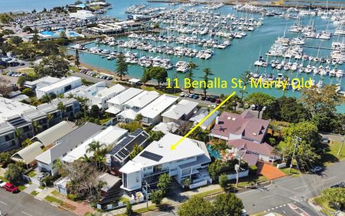 Location, location, location - spacious apartment