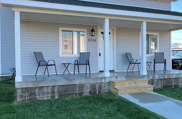 Location! Location! Walking distance of shops and restaurants in town, beach.