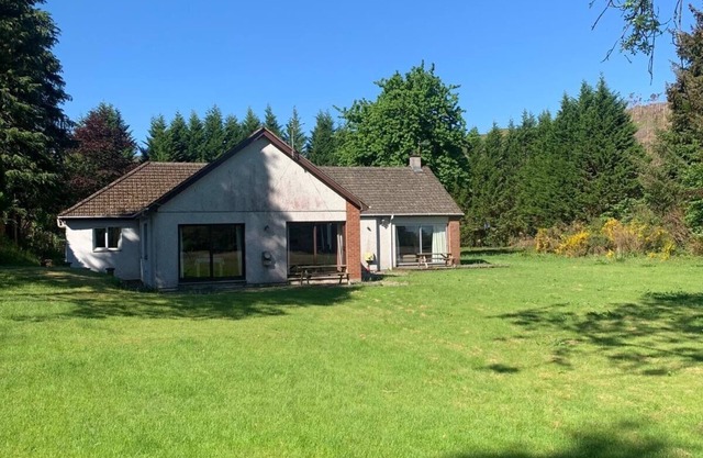 Loch Oich Waterside Cottage