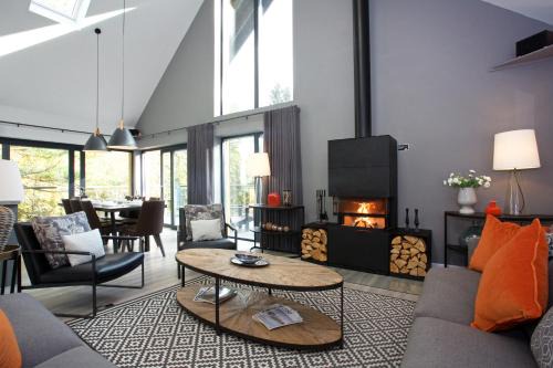 LOCH TAY HIGHLAND LODGES and GLAMPING PARK