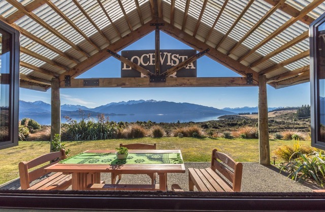 Loch Vista Lake View Villa Accommodation