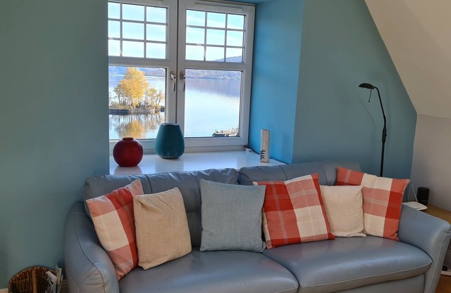 Lochside apartment: stunning views over Loch Katrine