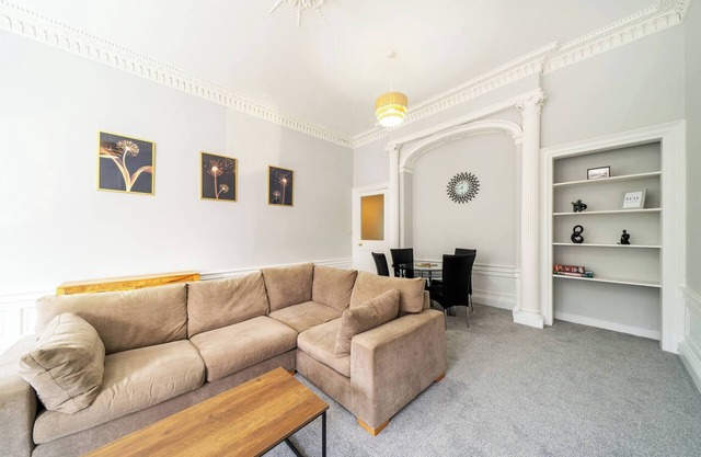 Lochside, Apartment B - Great for Corporate Stays
