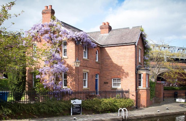 Lock Keepers Cottage - Detached House in the city