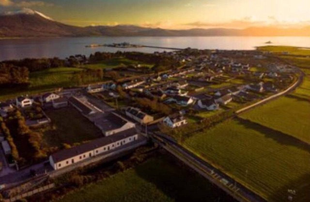 Lockes, Coastal Cottage in Fenit, Co.Kerry - an authentic Wild Atlantic stay