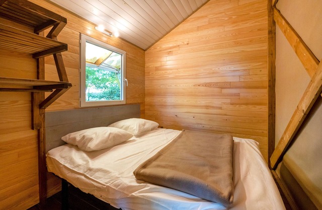 'Lodge 1' con piscina compartida, terraza privada y jardín compartido