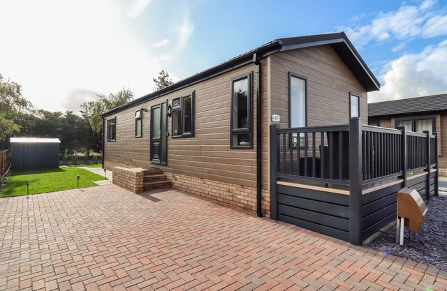 LODGE 47, family friendly, character holiday cottage in Bucklesham