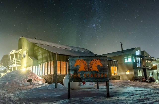 APARTAMENTO DE LUJO - Este Lodge Chalet cuenta con un bien equipado totalmente independiente de 3 dormitorios / 2 baños