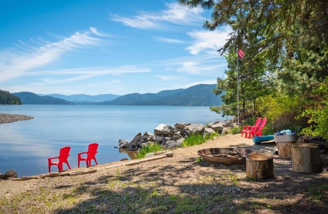 Lago perfecto hogar con muelle privado y elevador de botes. Ideal para familias.