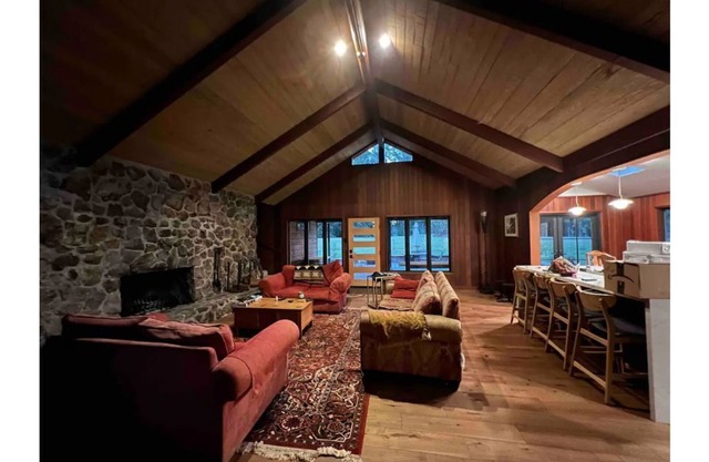 Lodge in the Redwoods with free EV Charging