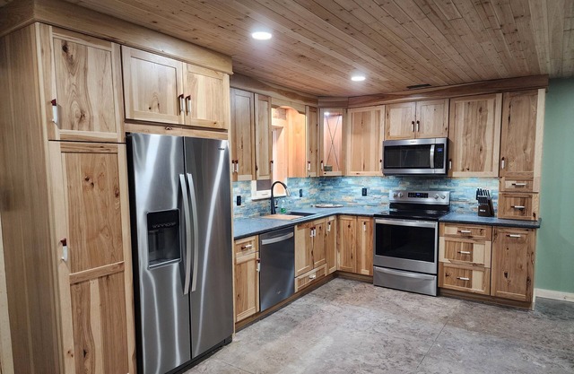 Lodge on 1/2 acre minutes from 5 Marinas with Direct Lake Erie Access