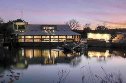 Lodge on Lake Godstone