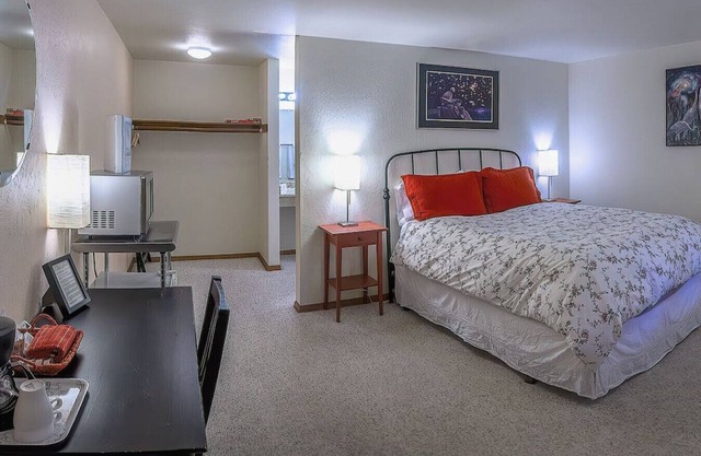 Lodge Room 6 at Green Springs Inn