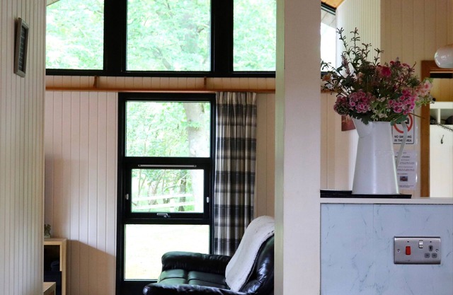 Lodge With Hot Tub & Outdoor Dining, Pet Friendly