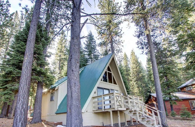 Lodgepole Chalet by Lake Tahoe Accommodations