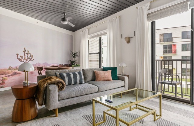 Lodgeur | Stunning & spacious 1BR loft | Midtown