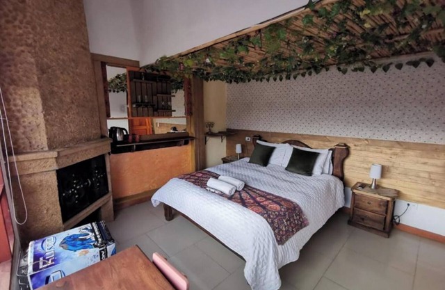 Hospedaje a cuadra y media de la plaza mayor, con terraza y habitaciones suites.