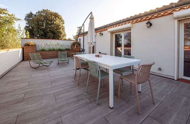 Apartamento con terraza con vistas al viñedo.