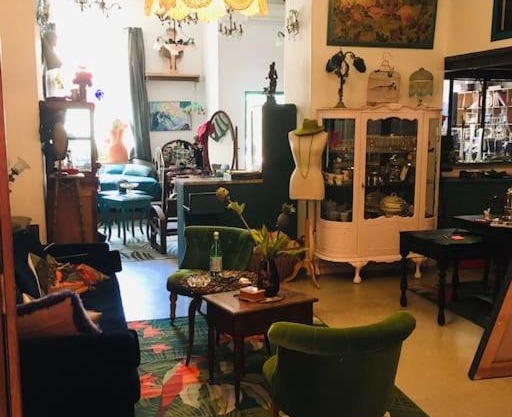 LOFT D ARTISTES AVEC PATIO AU PORT DE NICE