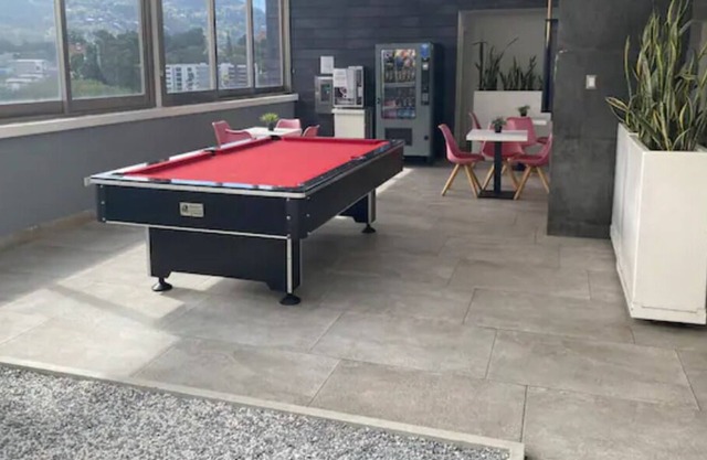 Loft en cayala Billar+Silla de masajes+Wifi!
