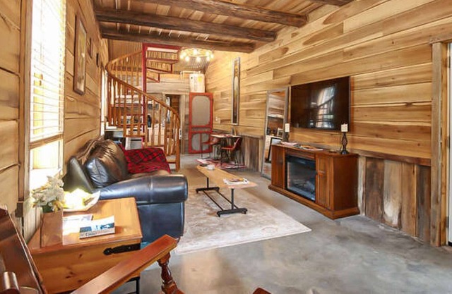 Loft Guesthouse at The Waylan - Friendly Goats!